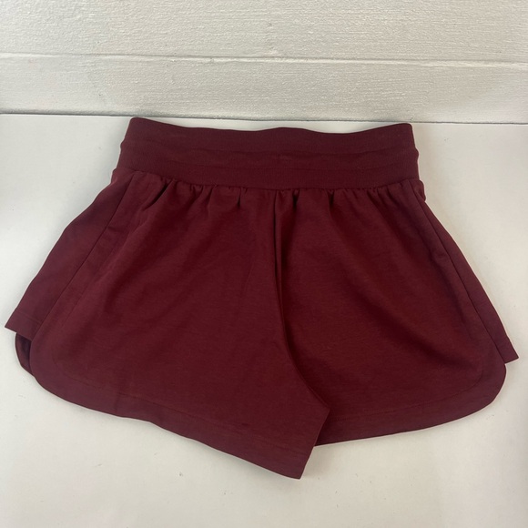 Old Navy Dynamic Fleece High Rise 3.5” Shorts, Medium - Picture 6 of 6